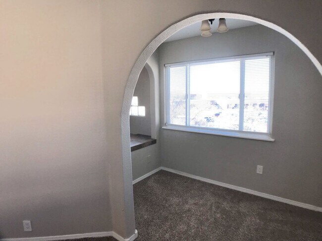 Building Photo - Stunning 4 bedroom in La Cueva area. Spacious layout. Refrigerated air! Extra Space!