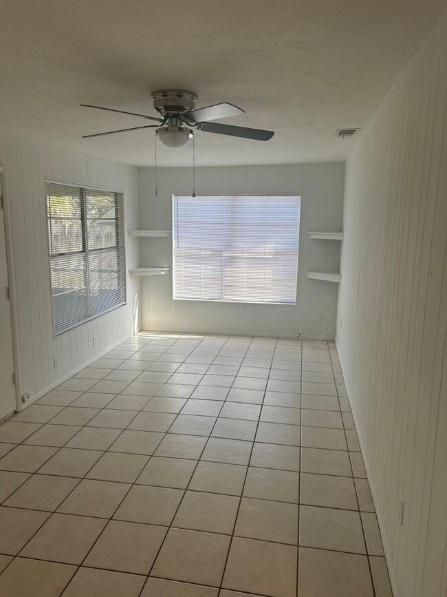 Building Photo - 2349 NE Rustic Way