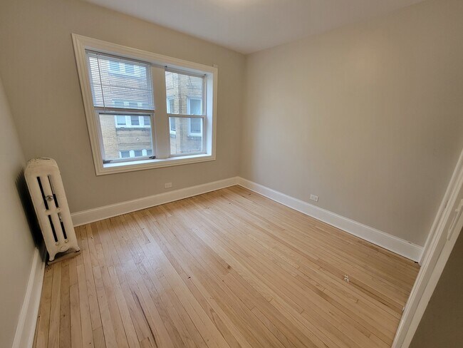 Building Photo - 6430 N Richmond St