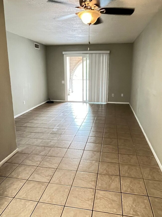 Building Photo - 90 Mariposa Dr