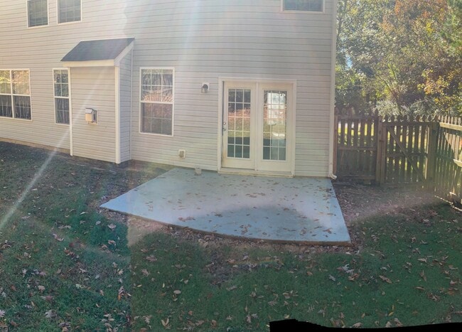 Building Photo - Quiet Neighborhood- Large family living!