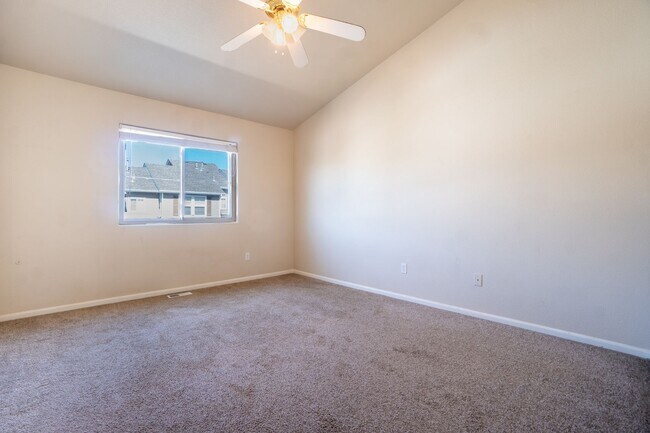 Building Photo - Beautiful townhome on Snow Bowl for Rent!