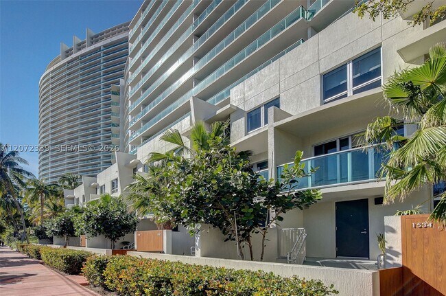 Building Photo - 1500 Bay Dr E