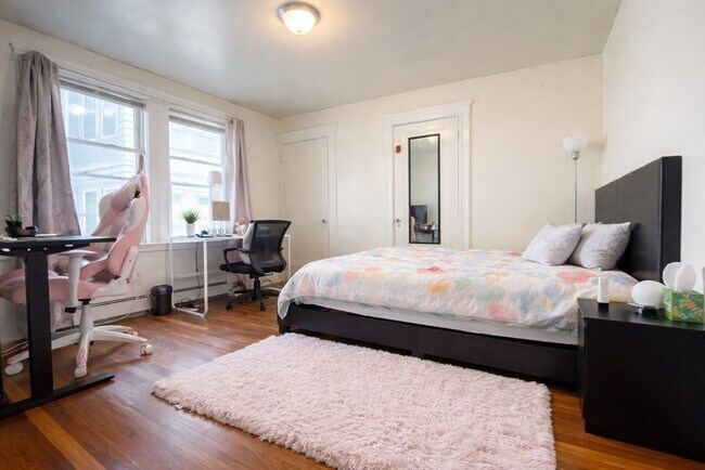 Building Photo - 23 Menotomy Rd