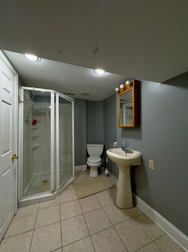 Building Photo - Charming 2Bed/2.5Bath in Washington Vilage - Extra Space in the Basement