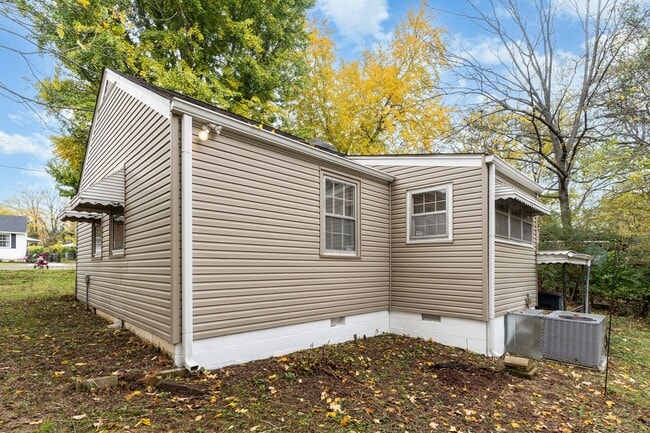 Building Photo - 5506 Bon Air Cir