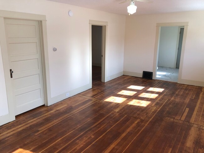 Building Photo - 1610 Ashman St