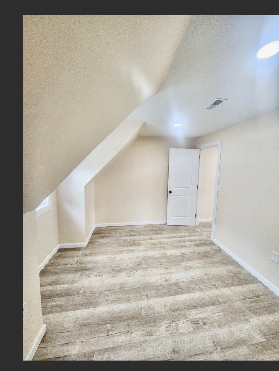 Building Photo - 3555 Lossing St