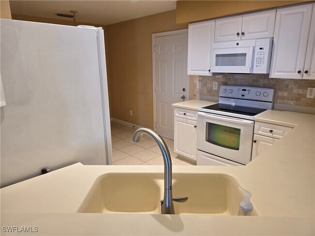 Building Photo - 25069 Peacock Ln