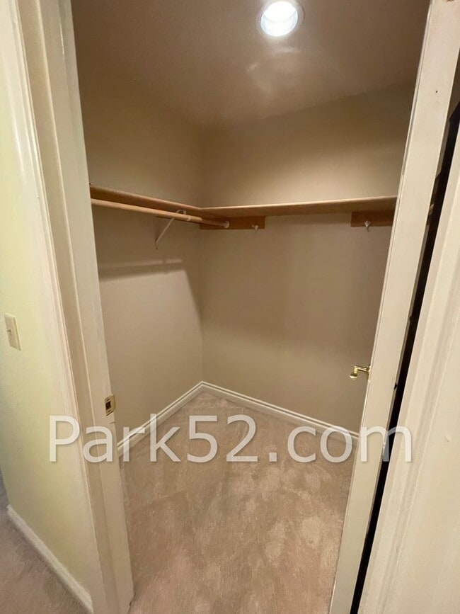 Building Photo - 2801 N Narrows Dr