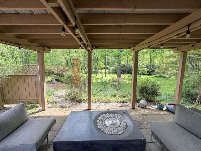 Building Photo - Furnished 4Bedroom/3.5 Bath Home in Ivy