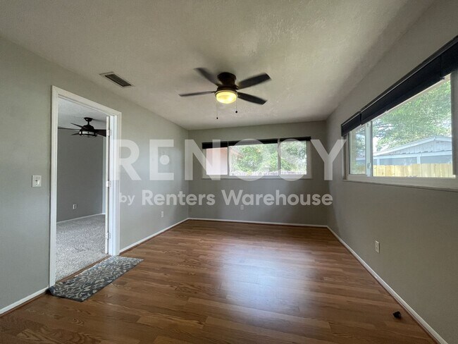Building Photo - Largo - 4 Bed/2 Bath Single Family Home with Fenced Yard