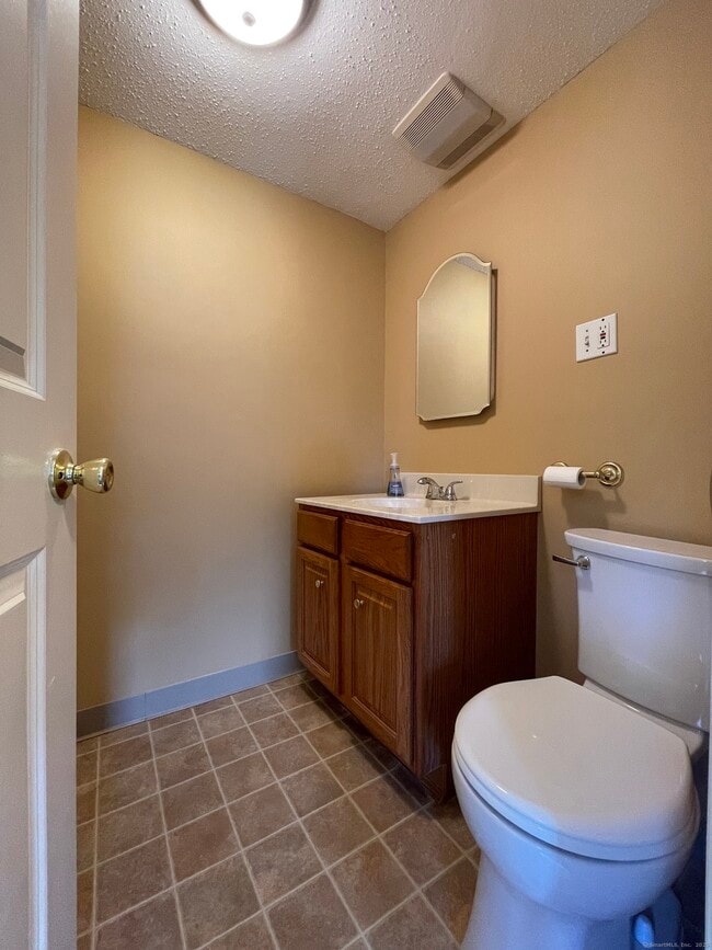 Building Photo - 161 Hoadley Rd