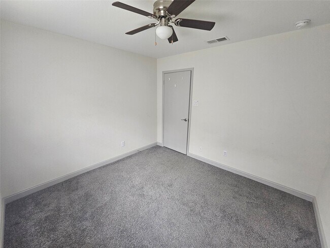 Building Photo - 3206 Pebble Lake Dr