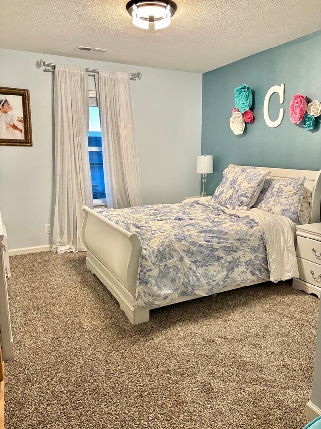 Building Photo - 4 Bed Lafayette Home with Master Retreat, Entertainers Kitchen, & Fenced-In Backyard!