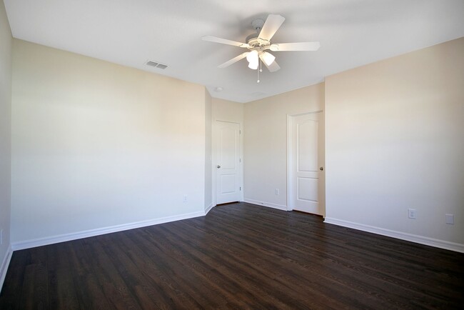 Building Photo - Spacious 3-Bdrm Townhome in Orlando's Gate...