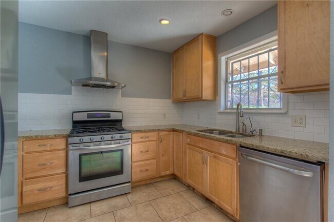 Building Photo - 4705 Oldfort Hill Dr