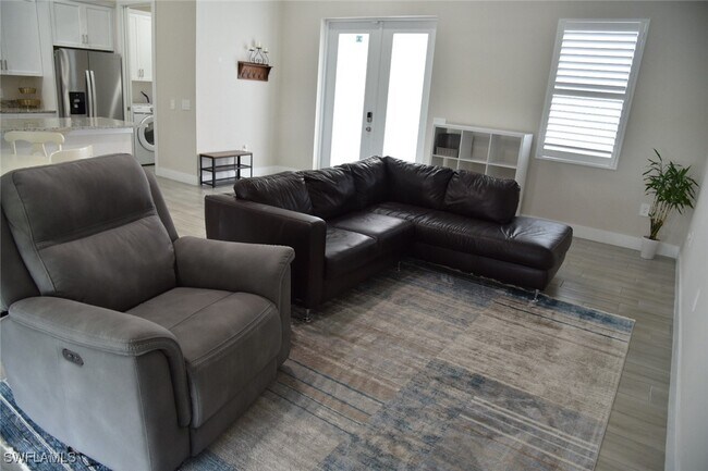 Building Photo - 4666 Villa Capri Ln