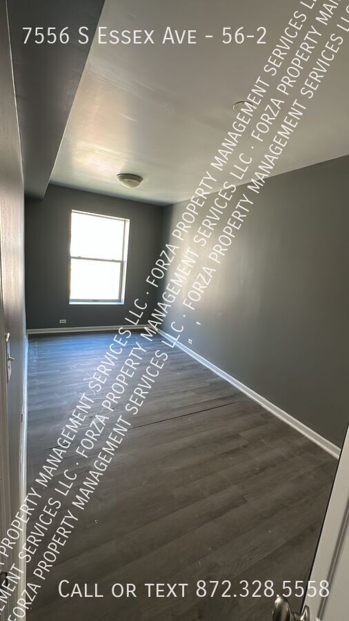 Building Photo - 7556 S Essex Ave