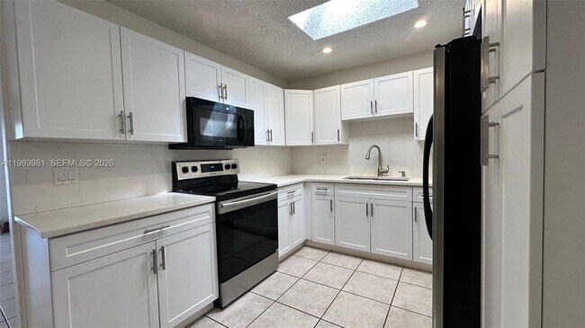 Building Photo - 2290 E 6th Ave