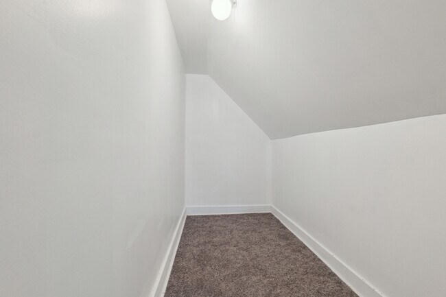 Building Photo - 1478 Helen St