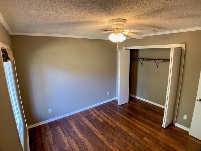 Building Photo - 201 Racquet Club Rd