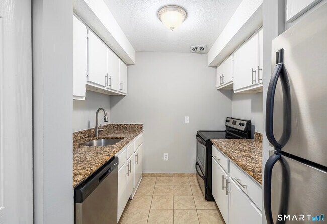 Building Photo - 25 Stanley St