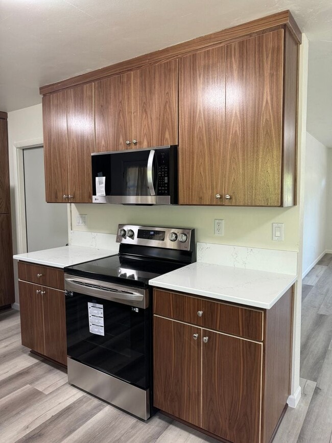 Building Photo - Fully updated 2 bed 1 bath single story duplex in a great location!