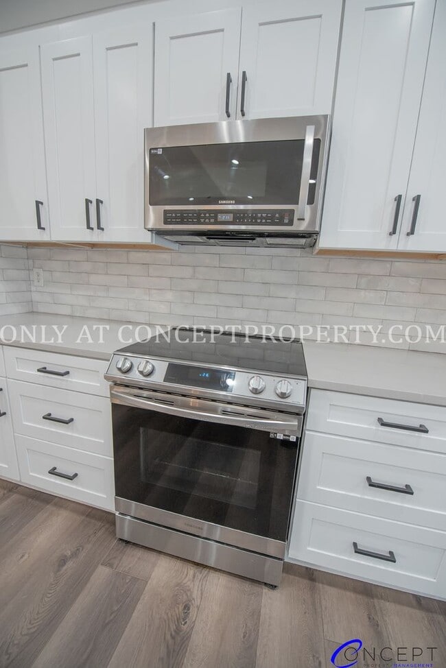 Building Photo - Attractive 4 Bed 3 Bathroom Home: Backing Park - 2 Car Garage