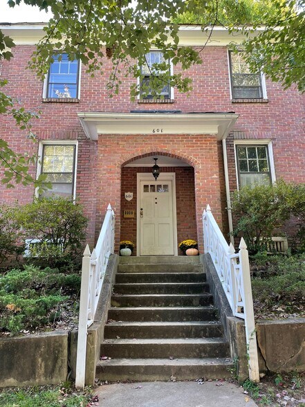 Primary Photo - 601 Hinsdale St