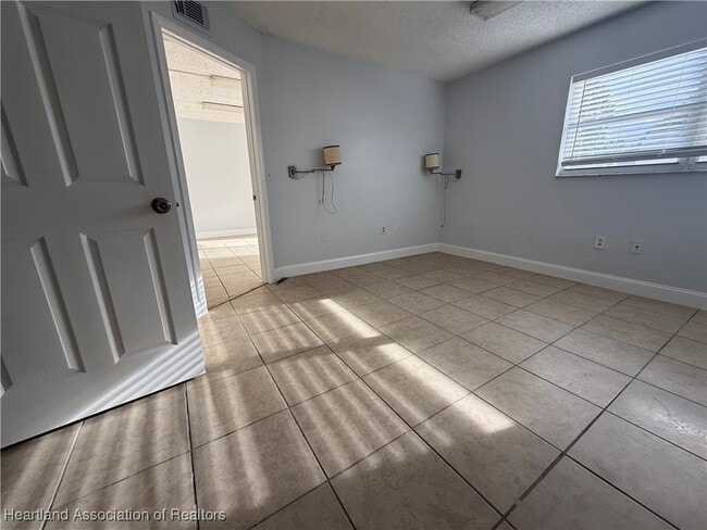 Building Photo - 249 S Commerce Ave