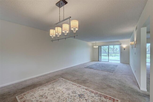 Building Photo - 4402 Martinique Ct