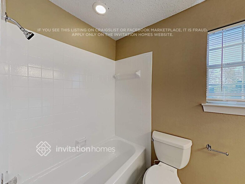 Building Photo - 3409 Windchase Dr