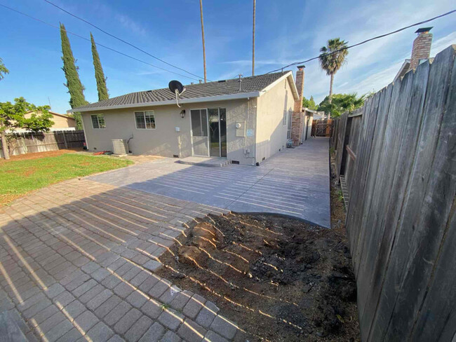 Building Photo - 100 Novato Dr