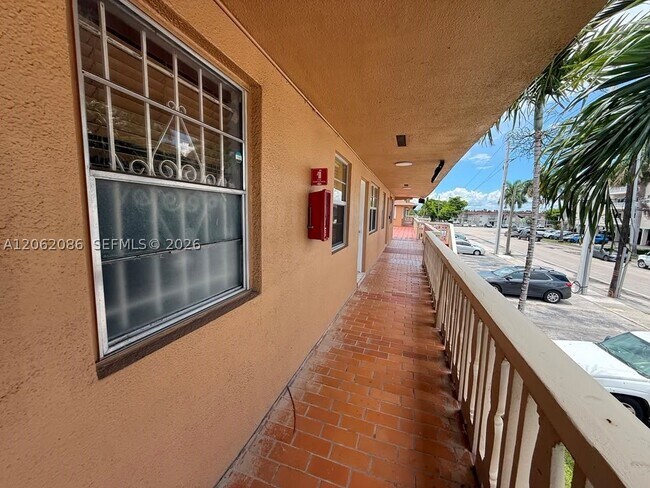 Building Photo - 1154 W 35th St