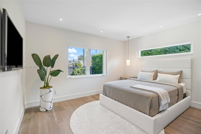 Building Photo - 7810 Hawthorne Ave