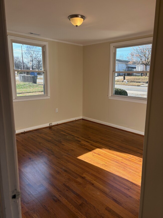 Building Photo - 2203 S Benbow Rd