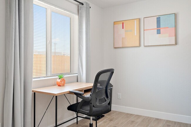 Building Photo - 1732 E Elwood St