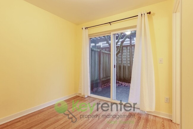 Building Photo - Sophisticated Seattle Home with Stunning Interiors