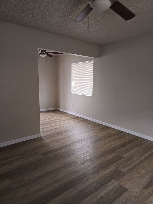 Building Photo - Enjoy this single family home with 3 bedrooms and 1 bathroom near downtown Bakersfield - AVAILABL...