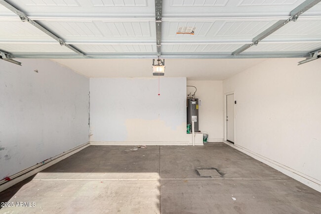 Building Photo - 6240 W Evergreen Rd