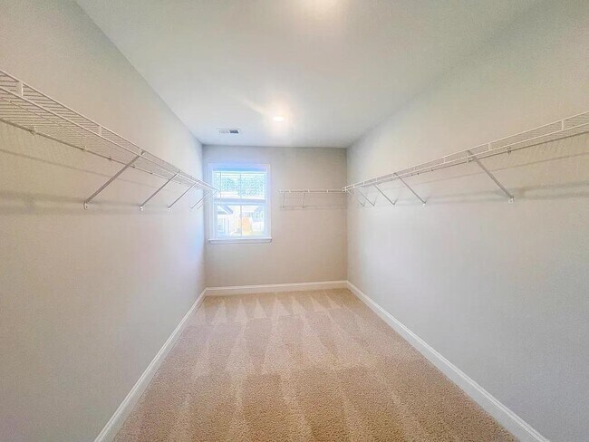 Building Photo - 1105 Cortland Vly