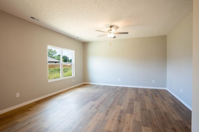 Building Photo - BRAND NEW 3 BEDROOM HOME WITH 3 CAR GARAGE