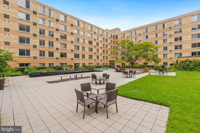 Building Photo - 475 K St NW