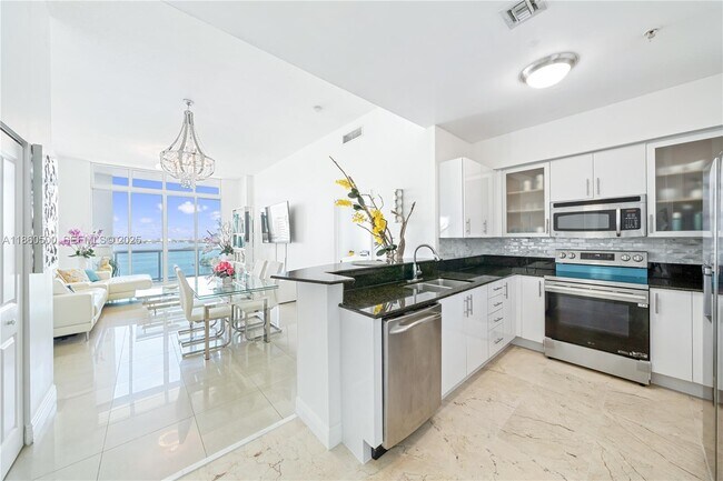 Building Photo - 7900 Harbor Island Dr