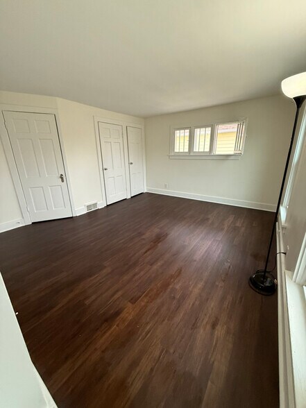 Building Photo - 426 E Benton St