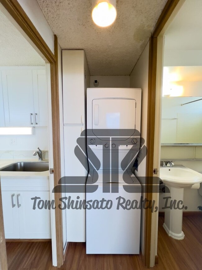 Building Photo - 1BR / 1Bath / 1Pkg - Rental at Century Park Plaza!