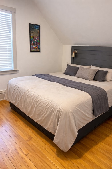 Building Photo - 324 E Michigan St