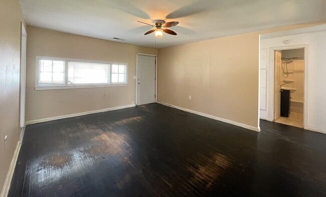 Building Photo - Spacious 3-Bedroom Home