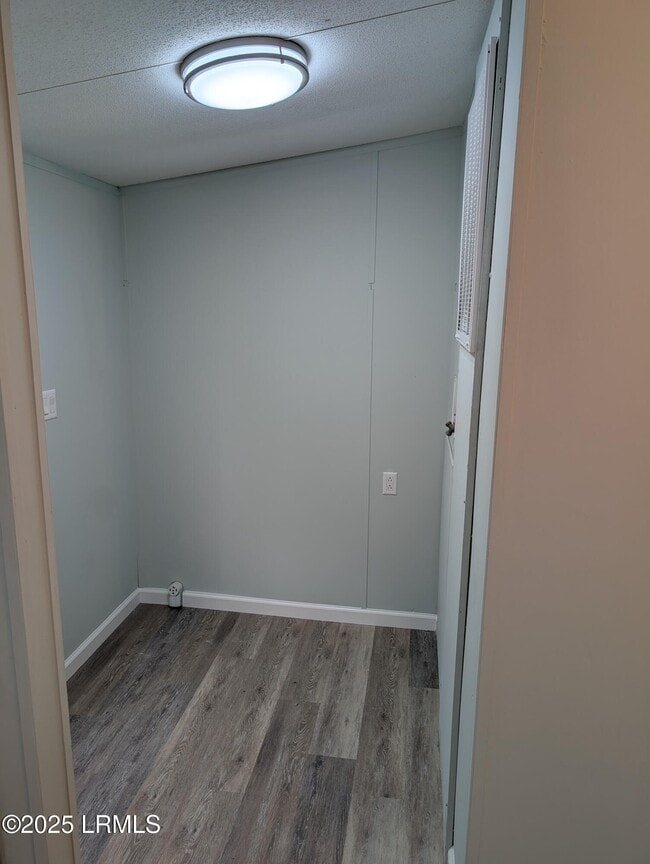 Building Photo - 5 Jillfer Ln